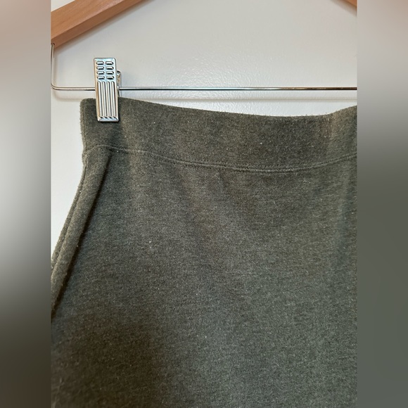 Anthropologie green stretchy midi skirt very comfy! Size XS - Picture 2 of 11